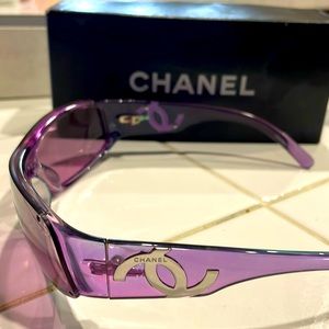 SUPER RARE! AUTHENTIC. Vintage purple interlocking logo shield sunglasses.